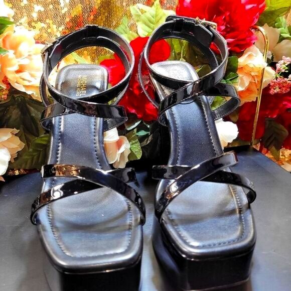 Michael Kors Paola Faux Patent Leather Sandal with dustbag - Picture 5 of 9